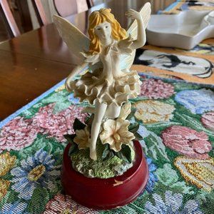 VINTAGE * Large FAIRY w/ FLOWERS Figuerine MUSIC BOX *highly detailed* wood base